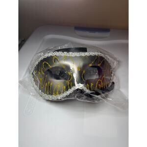 Masquerade half Mask - NWT